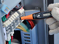 電線安裝完成不通電，用電筆測量為啥會顯示有電？